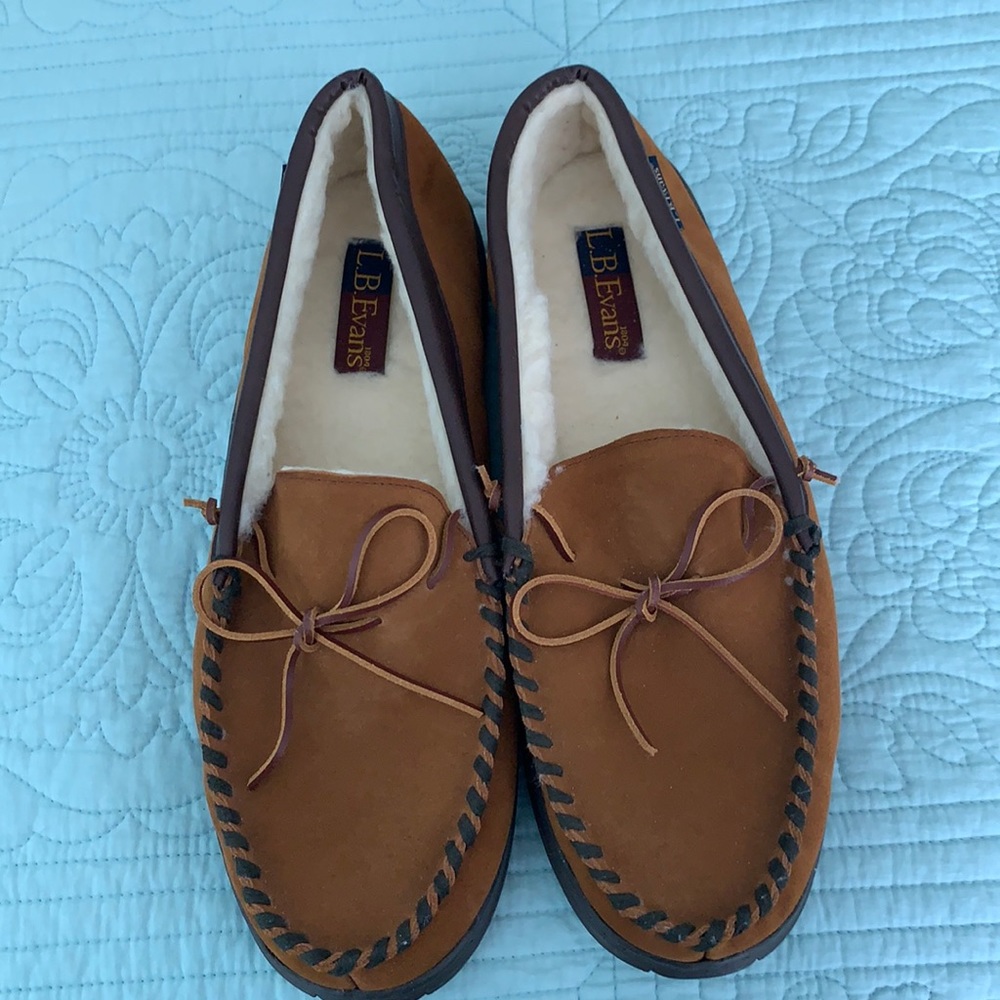 NWOT men’s slippers